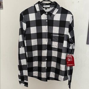 Forever 21 Fleece lined Black & White Buffalo Plaid Buttoned down Size M NWT